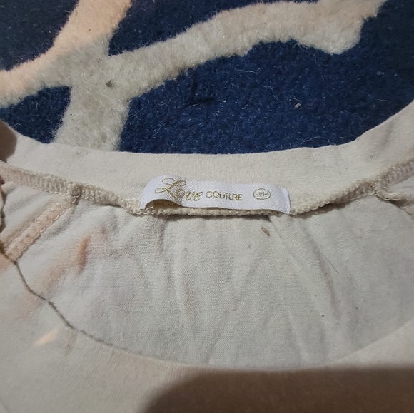 Beautiful  top - Picture 4 of 5